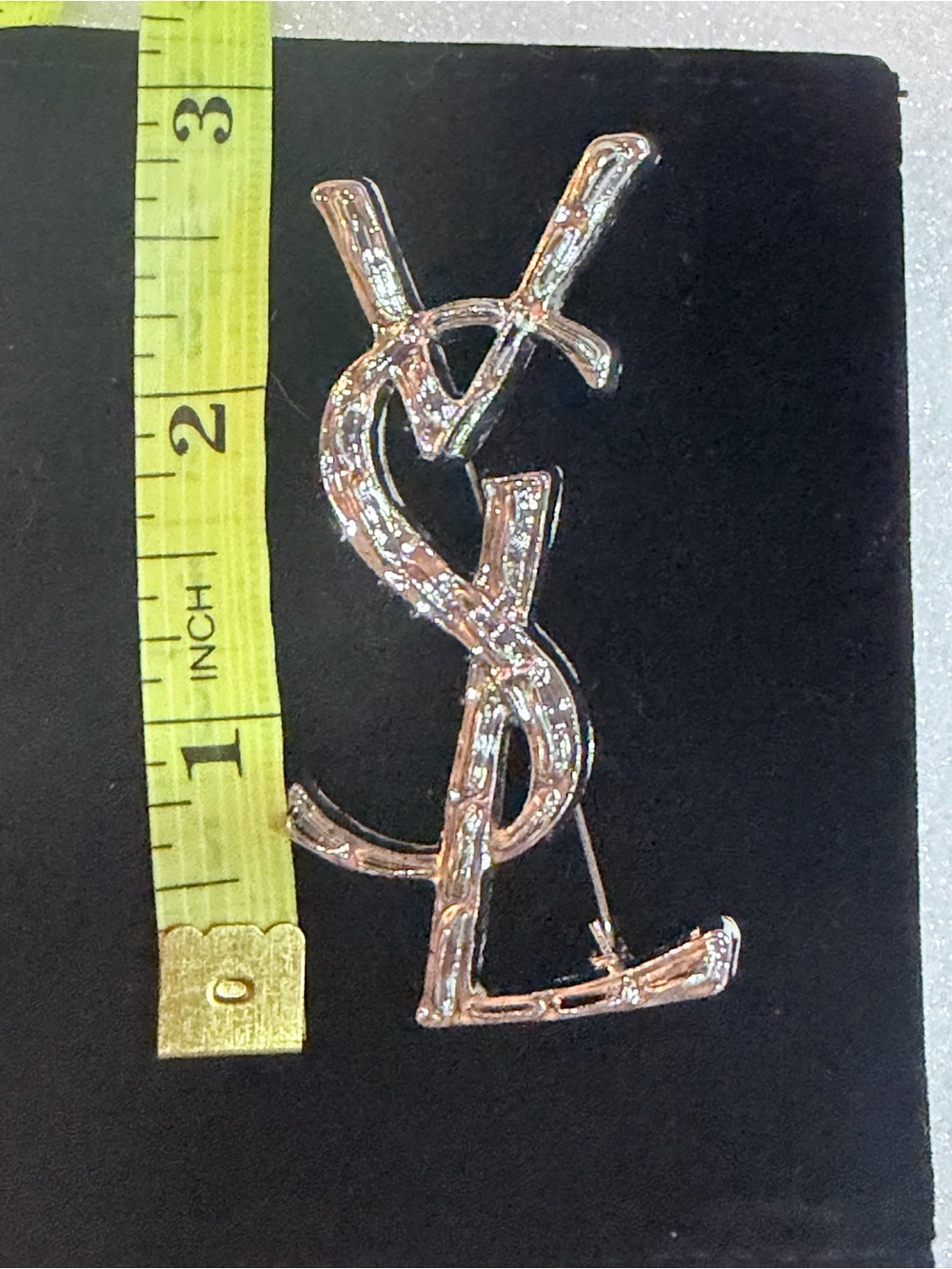 Fashion Brooch in Silver Tone - Picture 2 of 4